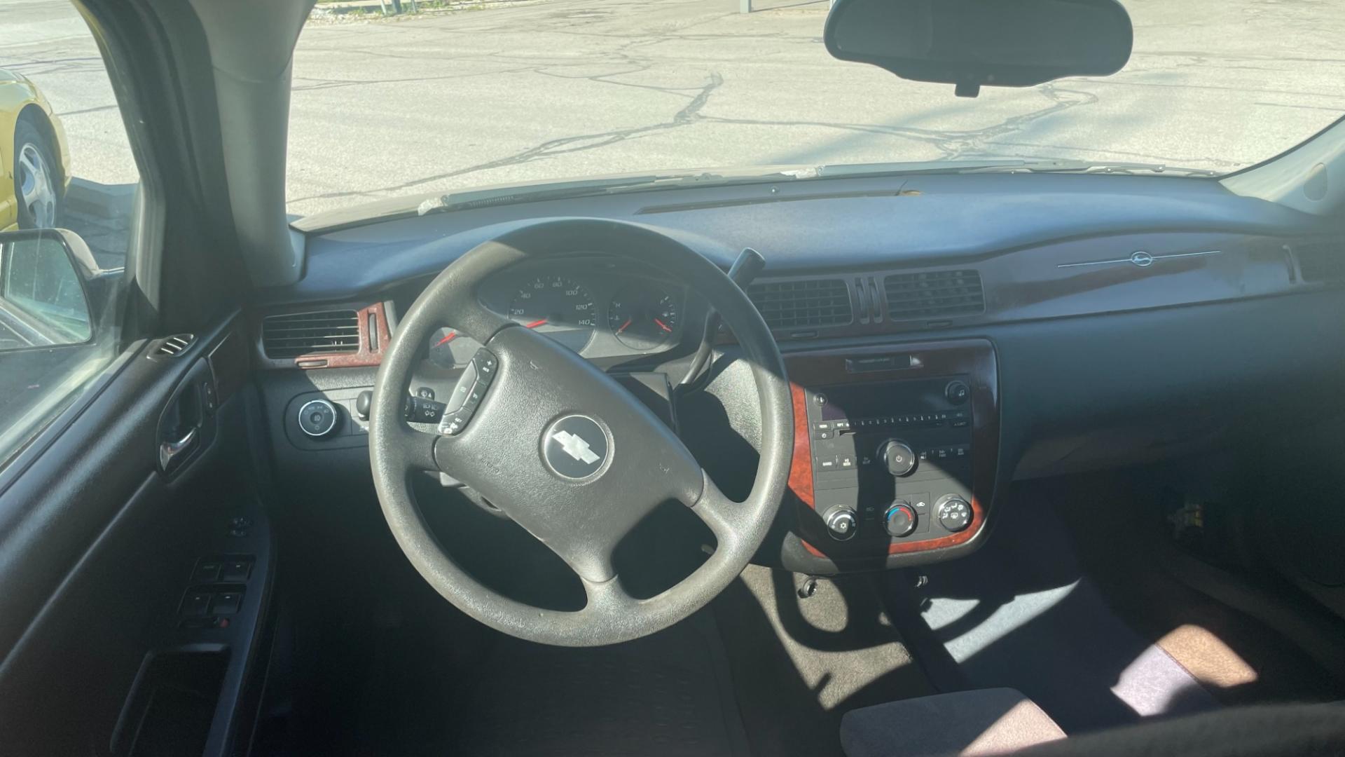 2007 BLACK /GRAY Chevrolet Impala LS (2G1WB58K279) with an 3.5L V6 OHV 16V FFV engine, 4-Speed Automatic Overdrive transmission, located at 2710A Westlane Rd., Indianapolis, IN, 46268, (317) 291-2000, 39.885670, -86.208160 - Photo#7